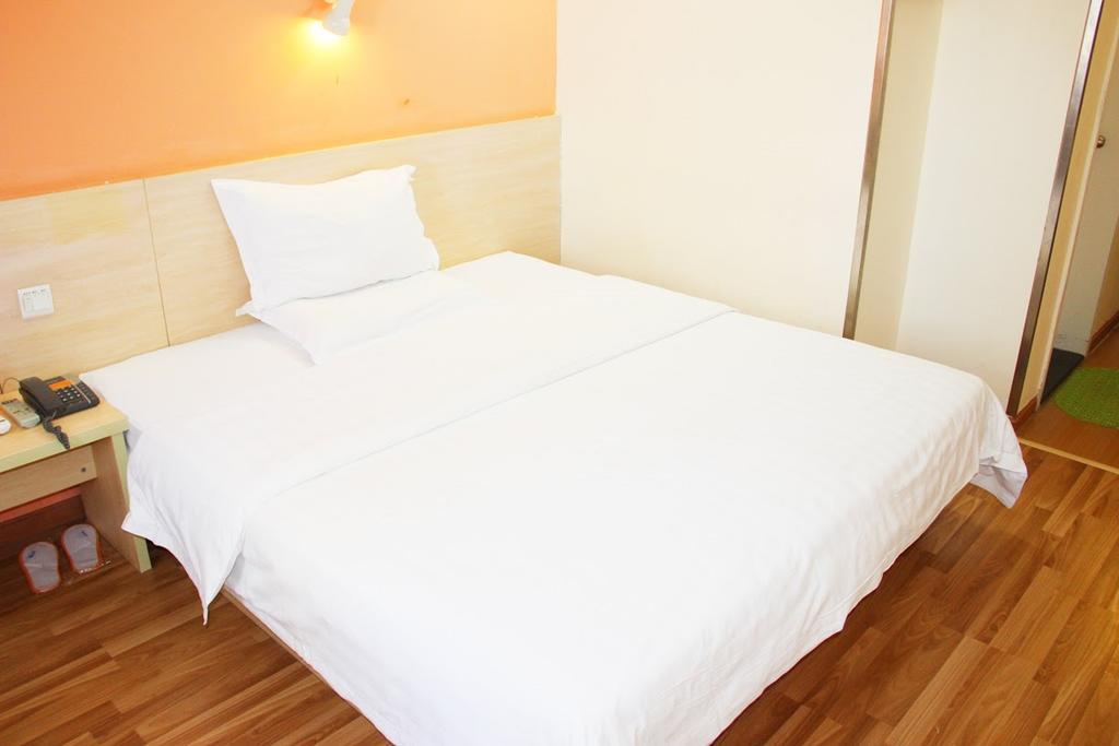 7Days Inn Nanchang North Railway Station Square Buitenkant foto