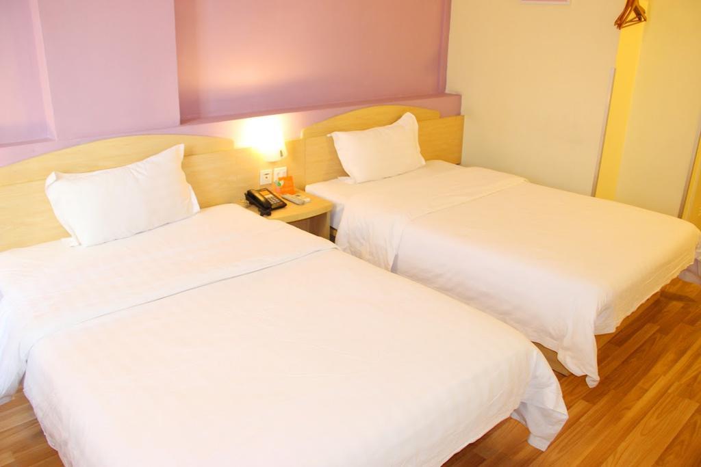 7Days Inn Nanchang North Railway Station Square Buitenkant foto