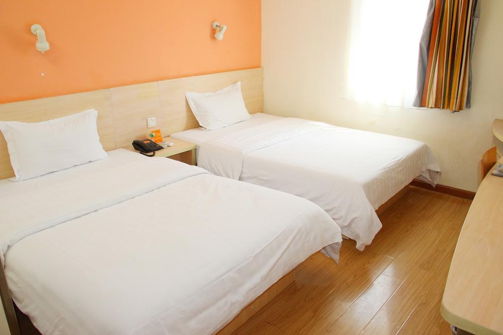 7Days Inn Nanchang North Railway Station Square Buitenkant foto