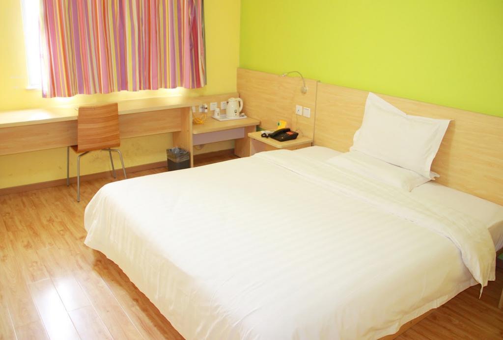 7Days Inn Nanchang North Railway Station Square Buitenkant foto