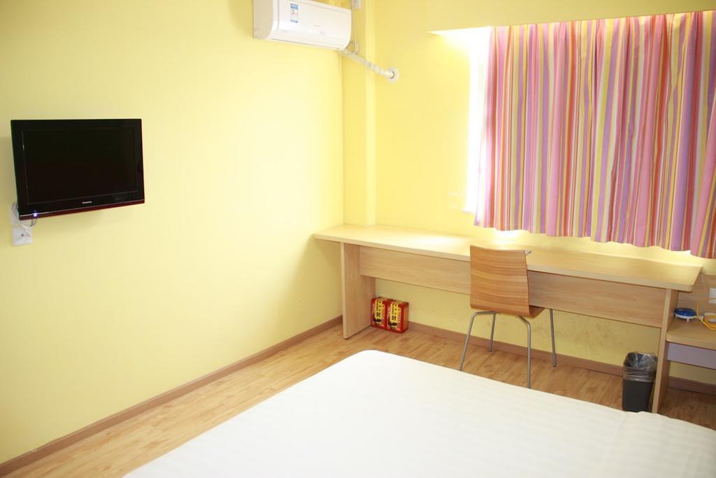 7Days Inn Nanchang North Railway Station Square Buitenkant foto