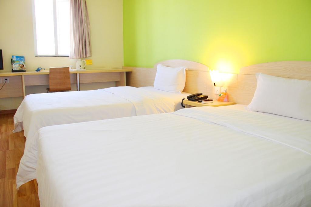 7Days Inn Nanchang North Railway Station Square Buitenkant foto